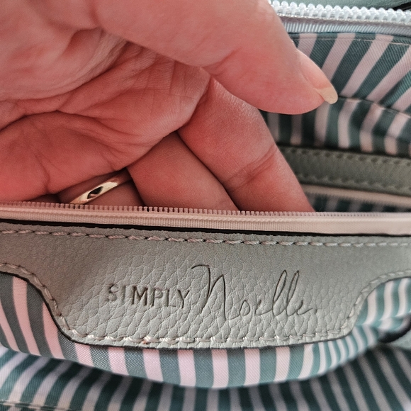 Simply Noelle Round Metal Handle Purse - Picture 7 of 9